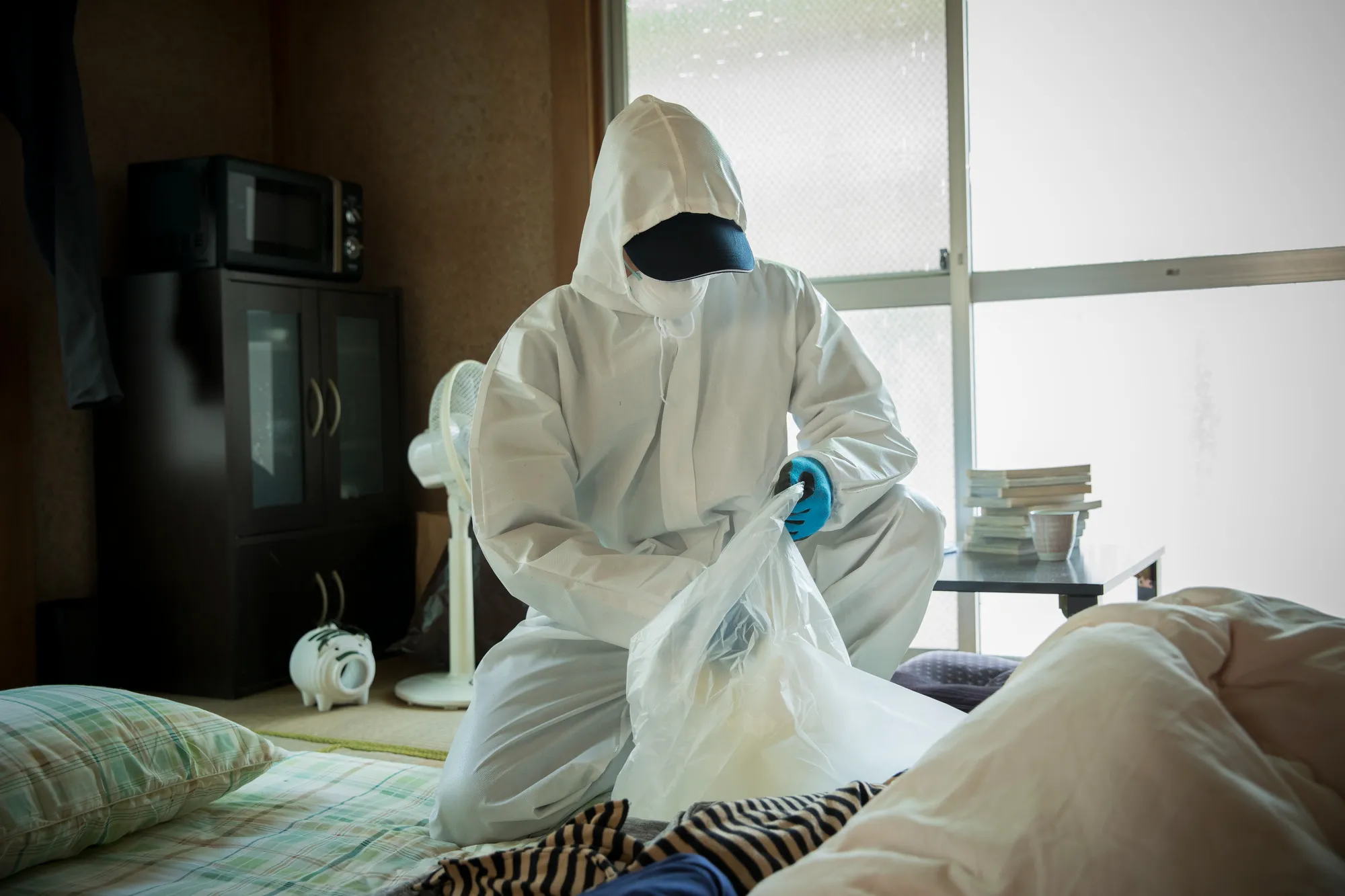 片付け業者に頼むのは恥ずかしい?その気持ちをゴミ屋敷清掃のプロはどう見る?安心できる業者の見つけ方徹底解説!