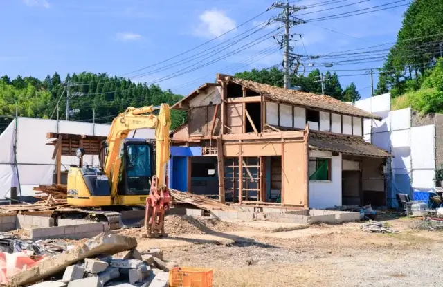 解体や不動産売却を考えている場合、残置物はどう処分すべき？