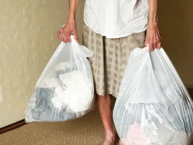 実家のゴミ屋敷は自力で片付けられる？業者に依頼すべきかの判断基準