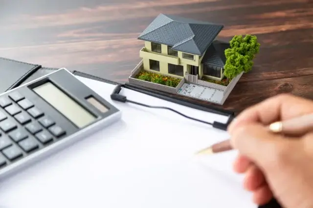 実家のゴミ屋敷を業者に依頼した場合の費用相場と料金が変動する要因は？