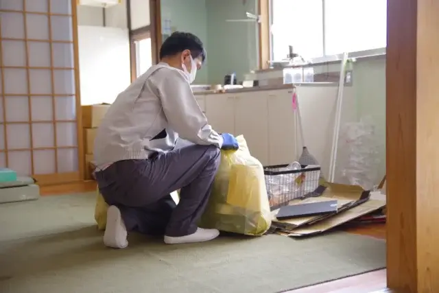 実家のゴミ屋敷を業者に片付けてもらう場合の依頼から完了までの流れは？