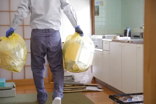 お金がないときにゴミ屋敷清掃業者を選ぶ際の判断基準は?